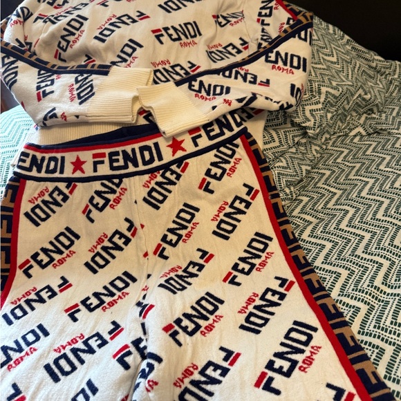 Fendi Cream and Navy Logo Scarf size 40 like new - Picture 5 of 5